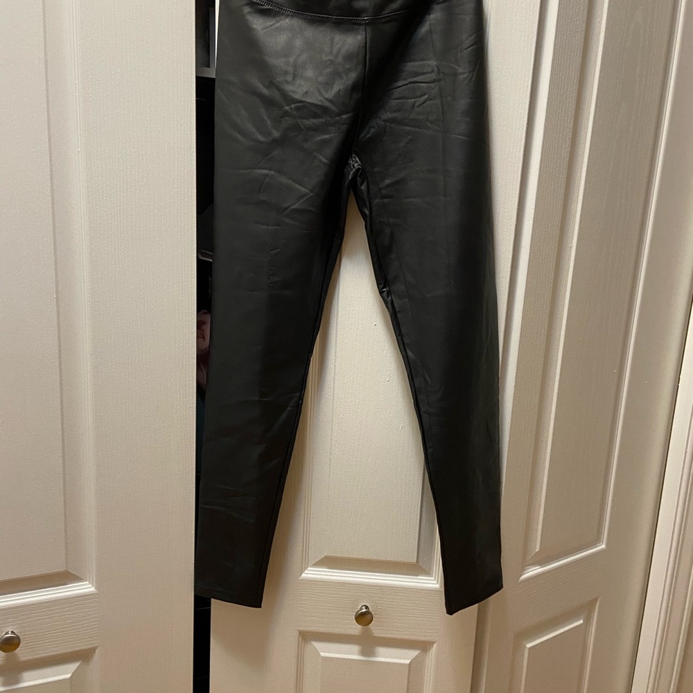 Black High-Waisted Slim Fit Leggings
